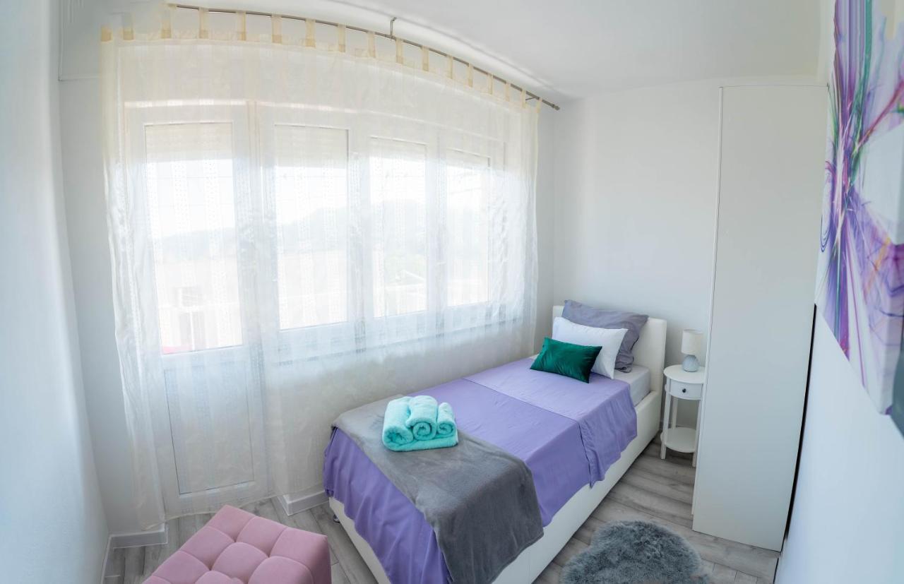 Апартаменты Apartman M Книн Экстерьер фото