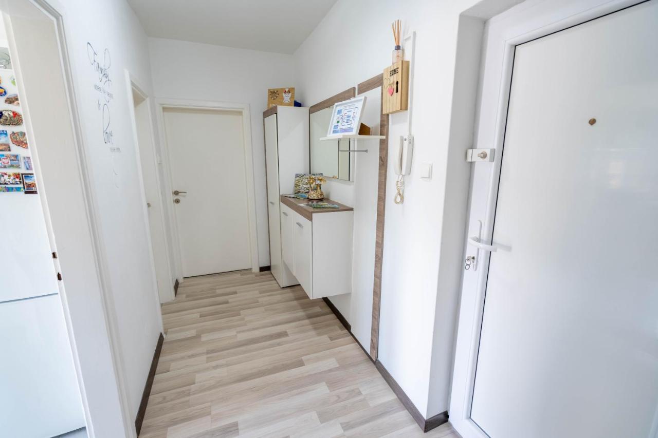 Апартаменты Apartman M Книн Экстерьер фото