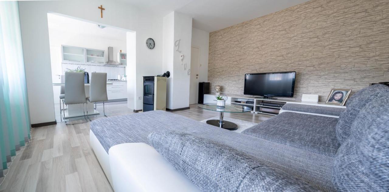 Апартаменты Apartman M Книн Экстерьер фото