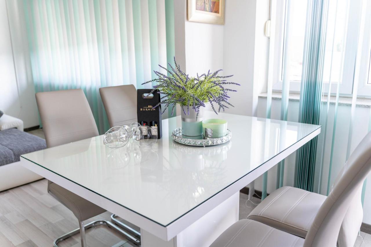 Апартаменты Apartman M Книн Экстерьер фото