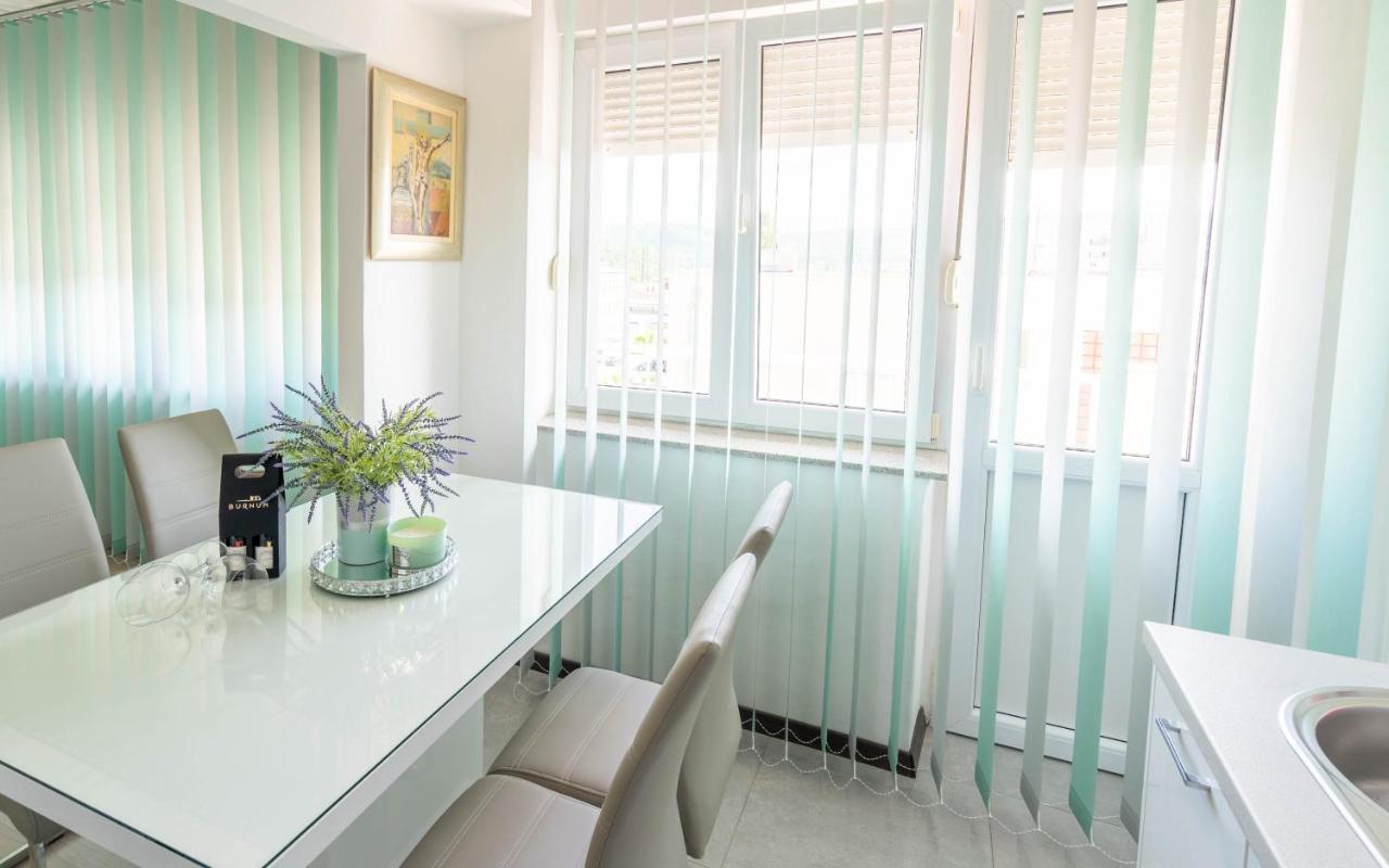 Апартаменты Apartman M Книн Экстерьер фото