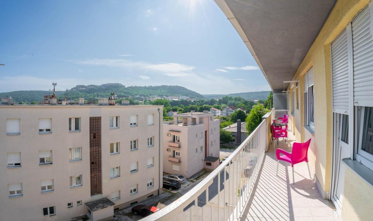 Апартаменты Apartman M Книн Экстерьер фото