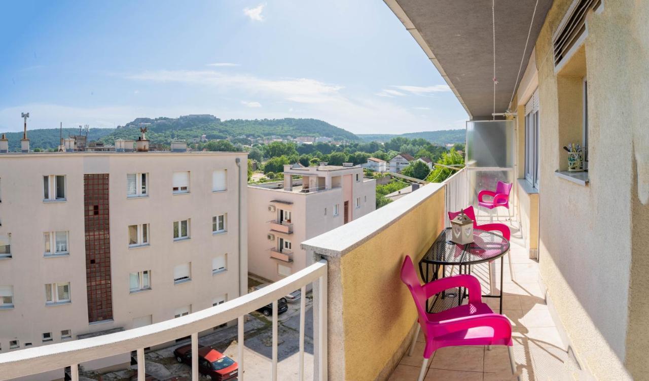 Апартаменты Apartman M Книн Экстерьер фото